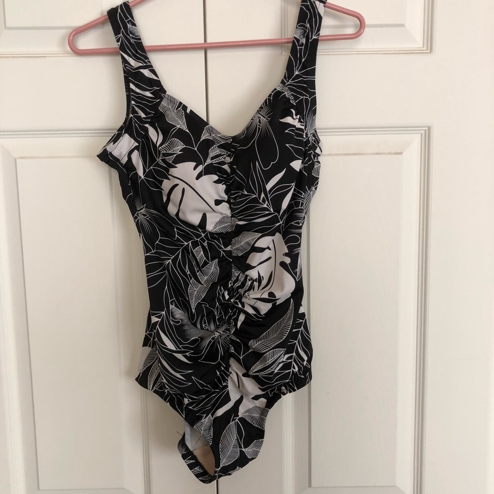 Black and white leafy one piece swimsuit size 10